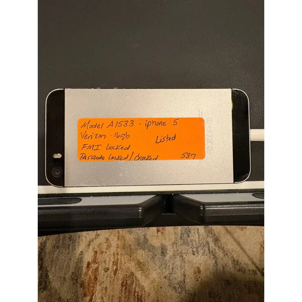 Apple iPhone 5 16GB Verizon A1533 For Parts Cracked Screen